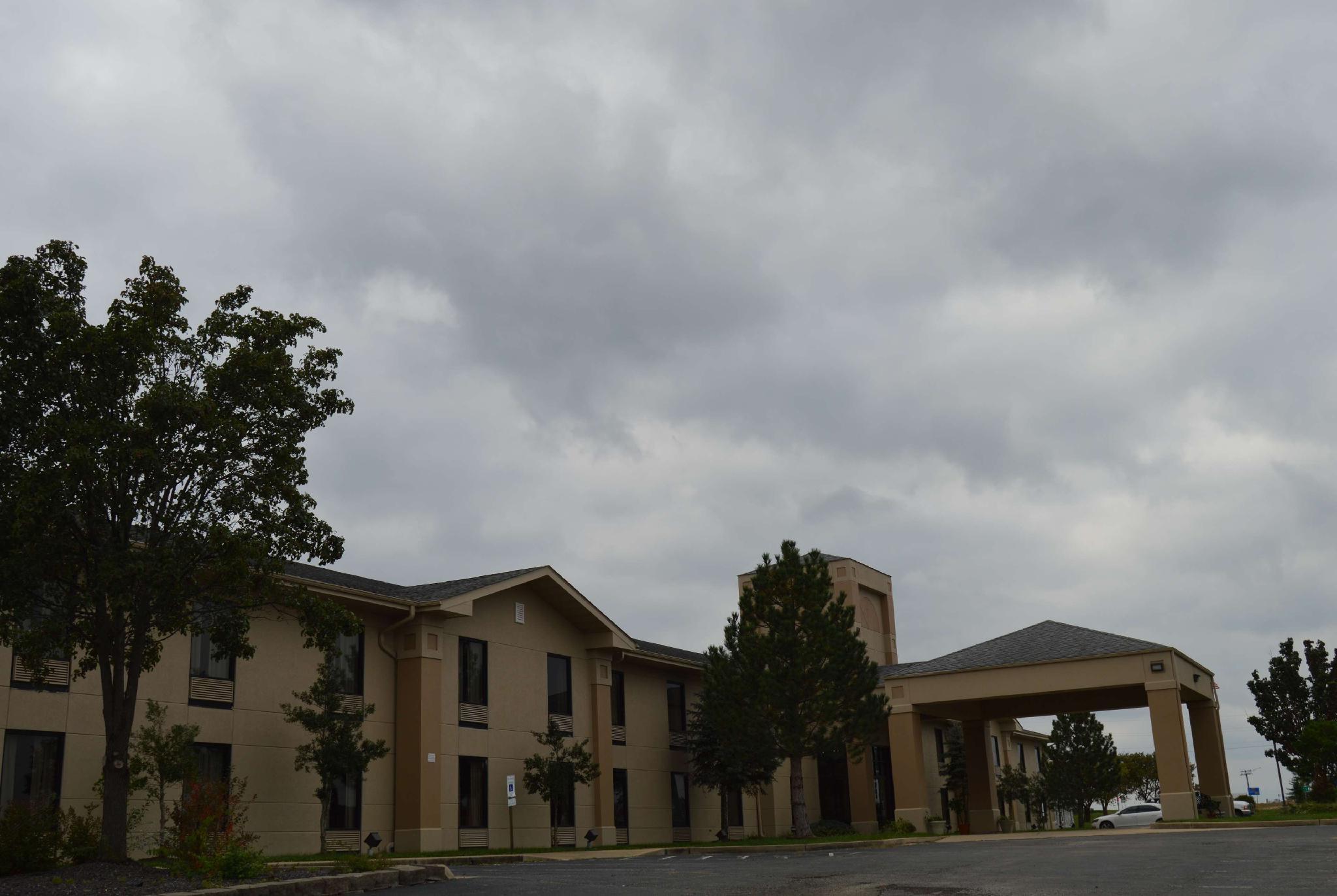 Days Inn & Suites By Wyndham Cuba Exterior foto